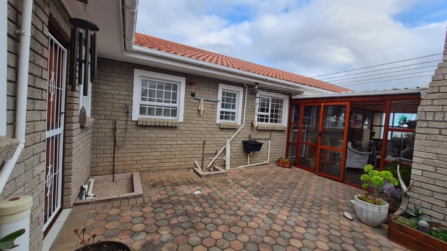 4 Bedroom Property for Sale in Dana Bay Western Cape